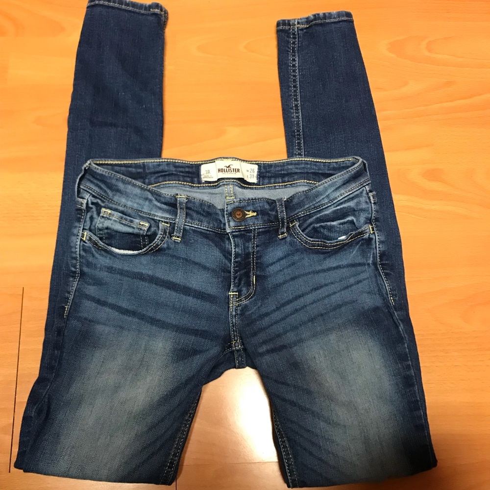 Medium wash Hollister Super Skinny Jeans